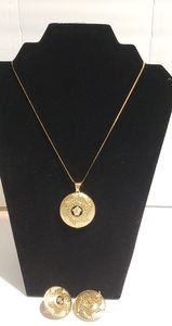Necklace and eating set gold plated.